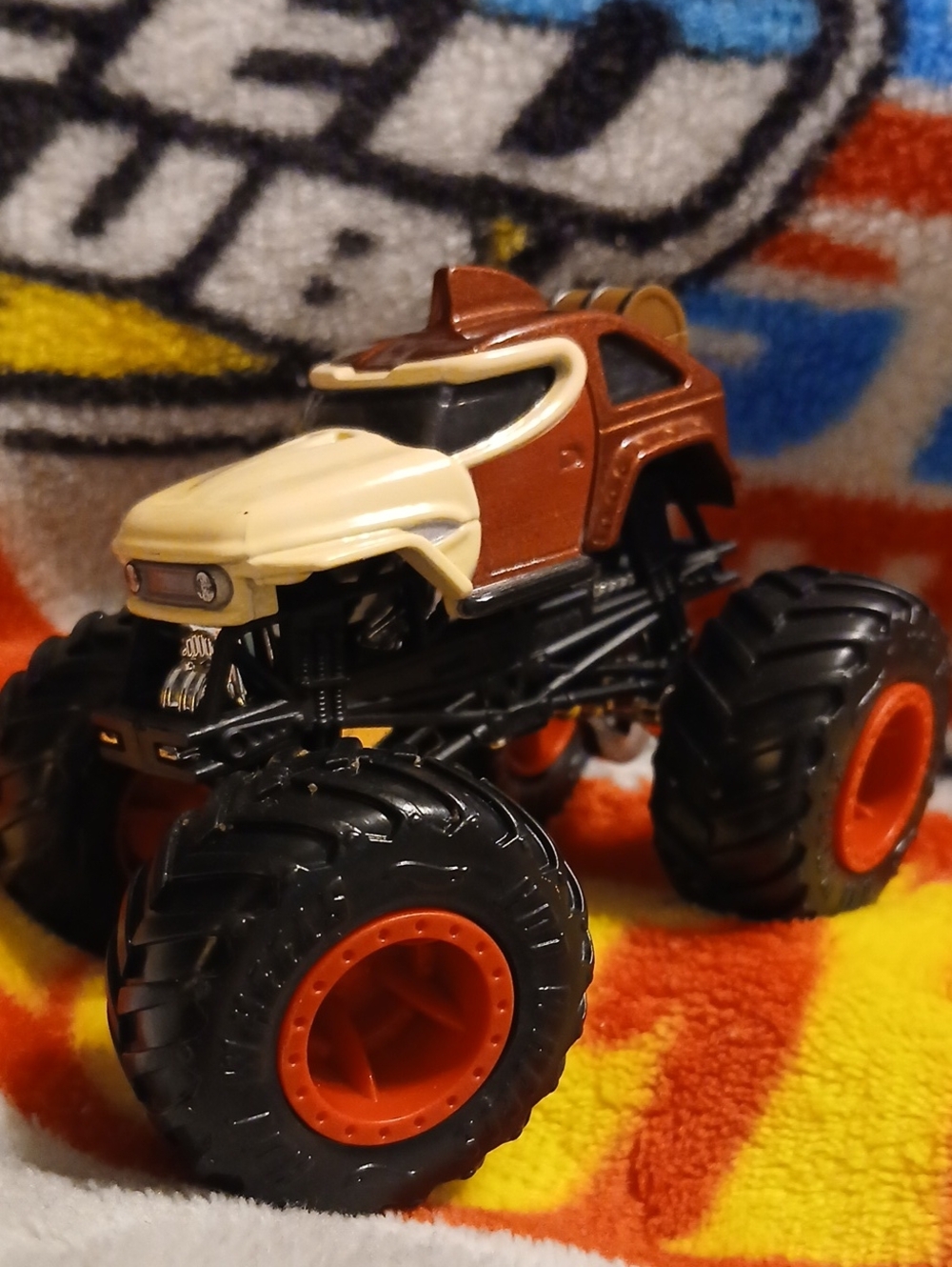 Donkey Kong Hot Wheeld Monster Truck Toy with Orange Rims   Like New. No Pkg